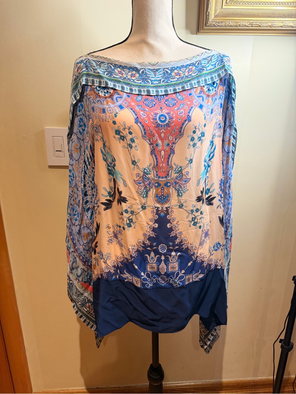 Etro Milano 100% silk Paisley Print Boatneck Blouse tunic in Blue and Cream Sz L